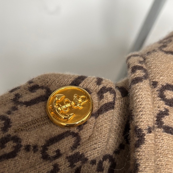 Gucci Tan Monogrammed Cape with Gold Buttons - Picture 4 of 10